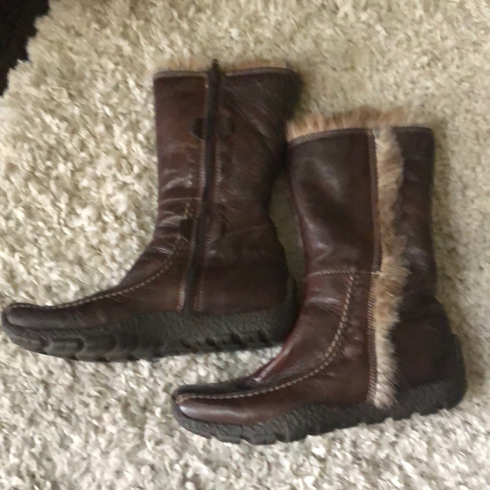 Women’s Mod Brev Brown boots size 35. Great condition!